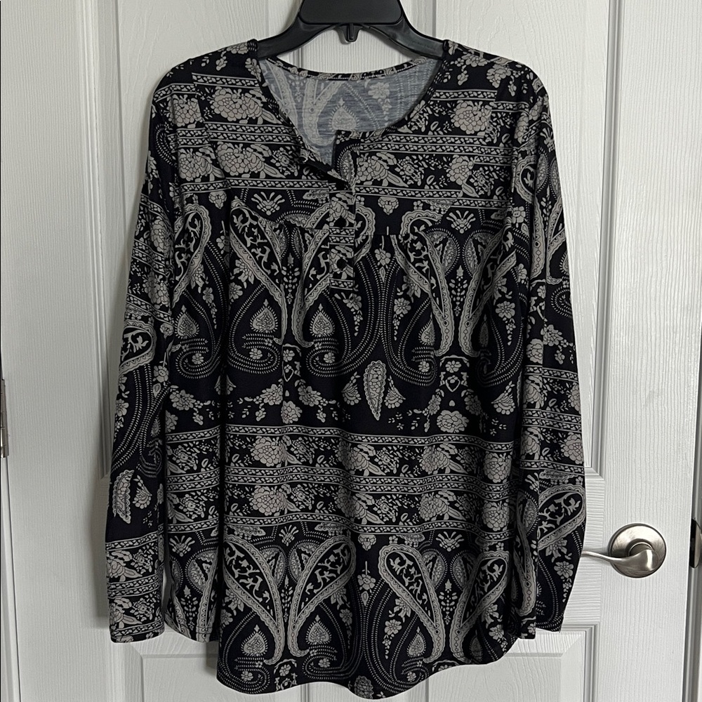 Source Unknown Black & White Paisley Notch-Neck Long Sleeve Top